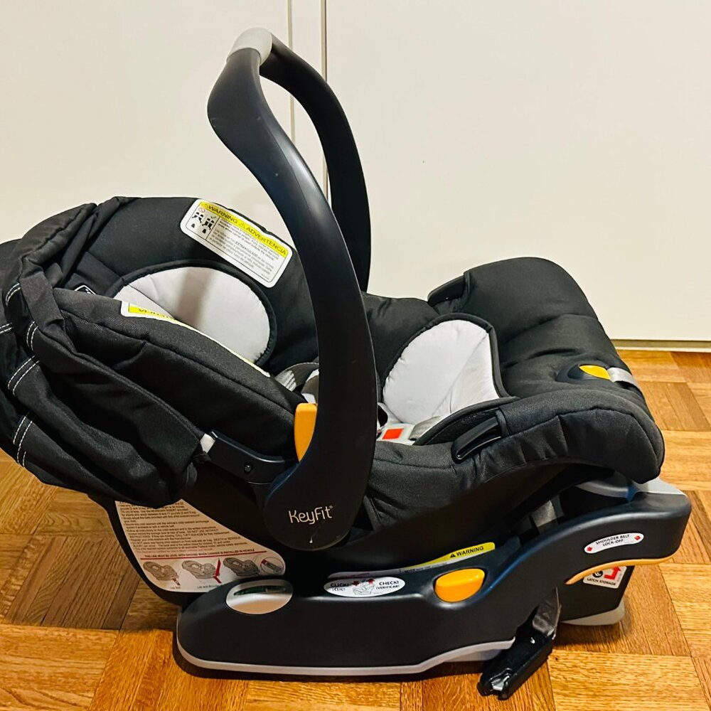 Chicco KeyFit Infant Car Seat and Base - Picture 3 of 4
